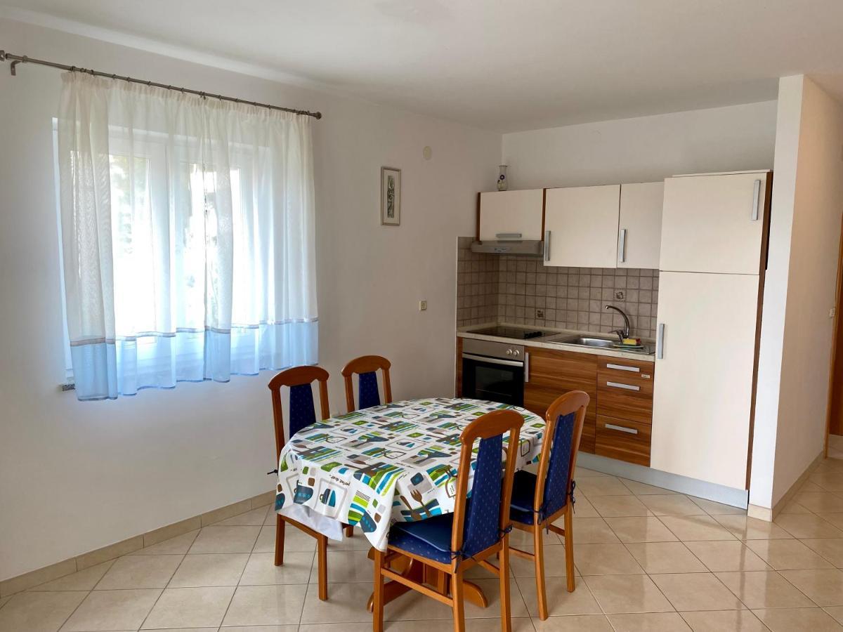 Apartments Malinska - Apartment 4 Buitenkant foto
