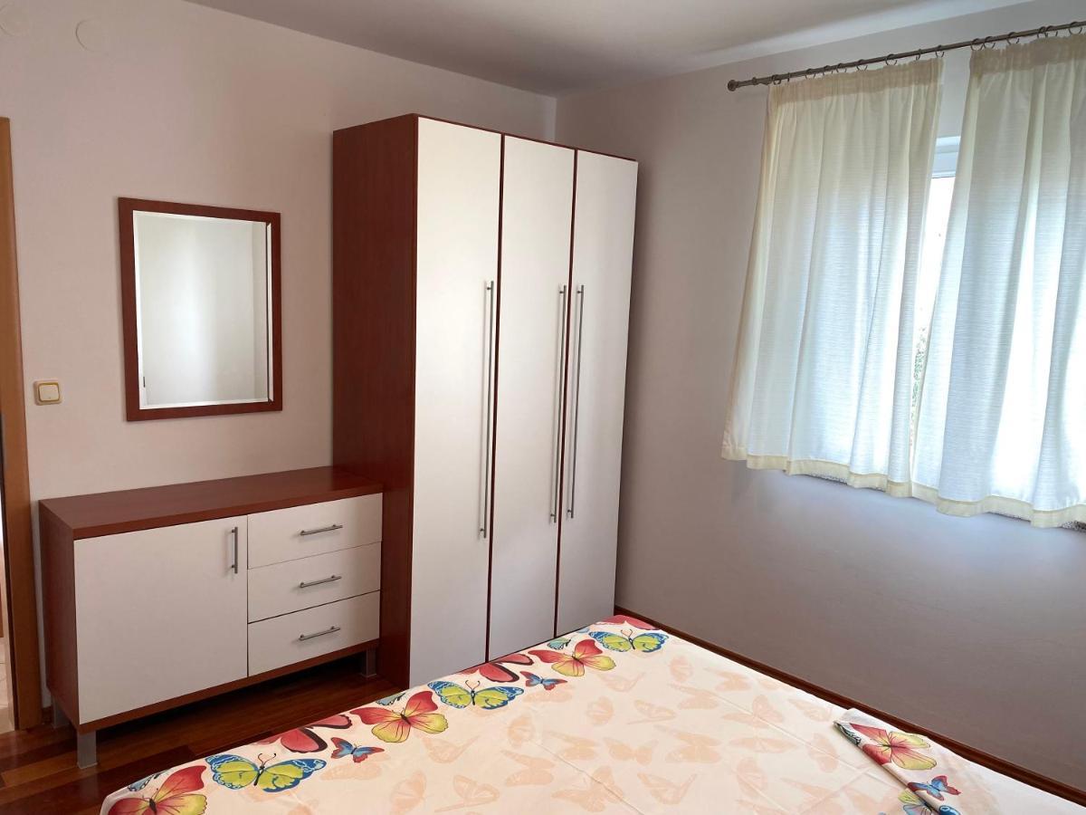 Apartments Malinska - Apartment 4 Buitenkant foto